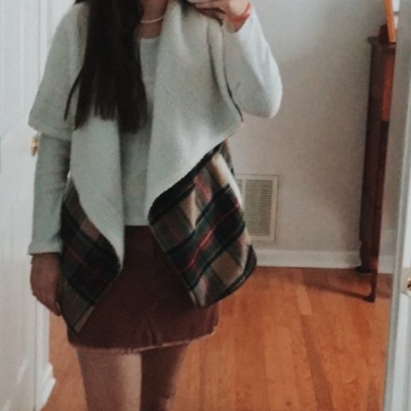 American Eagle super stretch x distressed corduroy skirt - Picture 2 of 4